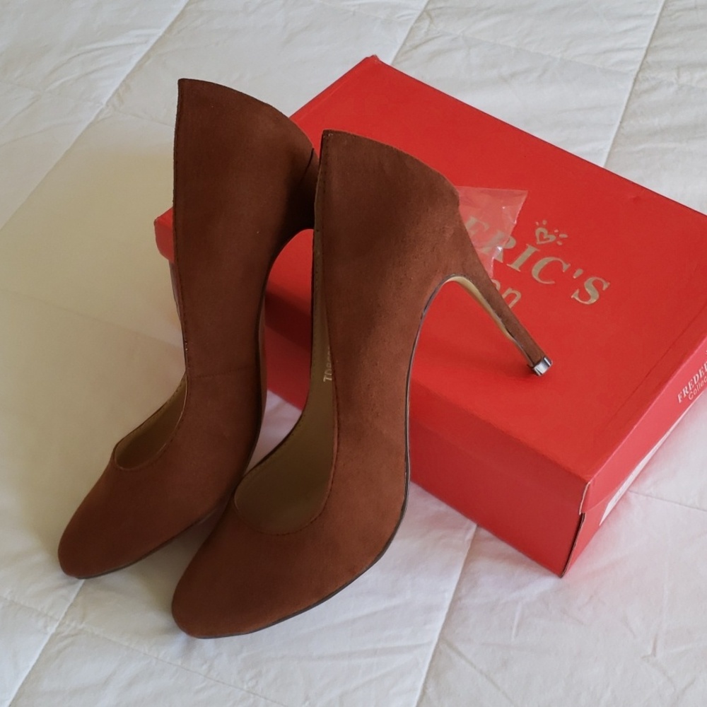 Rust orange brown suede pumps